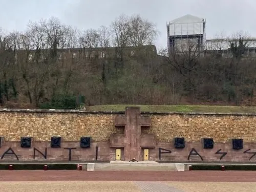 Mont-Valérien : le mémorial dégradé par des anti-passe sanitaire
